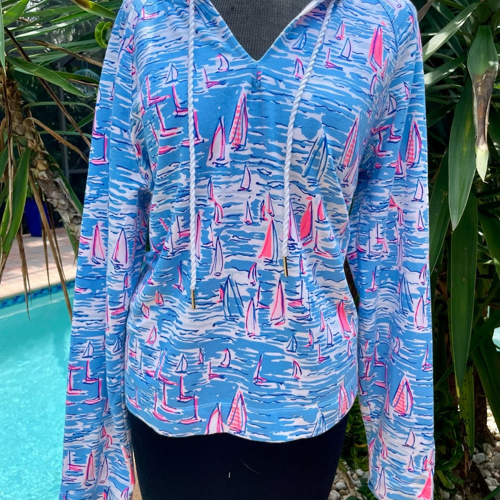 Lilly Pulitzer Kiawah Cropped Hoodie Boatylicious Boca Blue print - Large